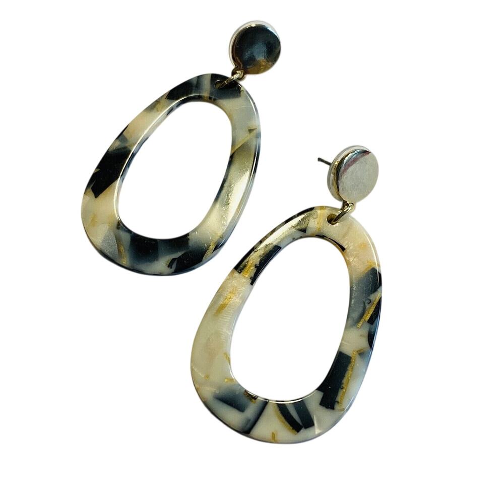 Marbled acrylic pierced earrings oval hoops drop dangle style mod black & white